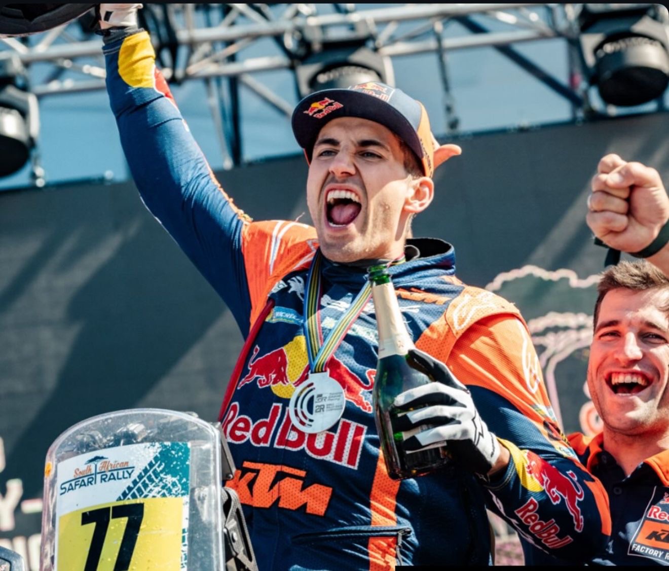 Luciano Benavides contindente en Sudáfrica, sube al segundo puesto en el W2RC y mantiene viva la ilusión del bicampeonato