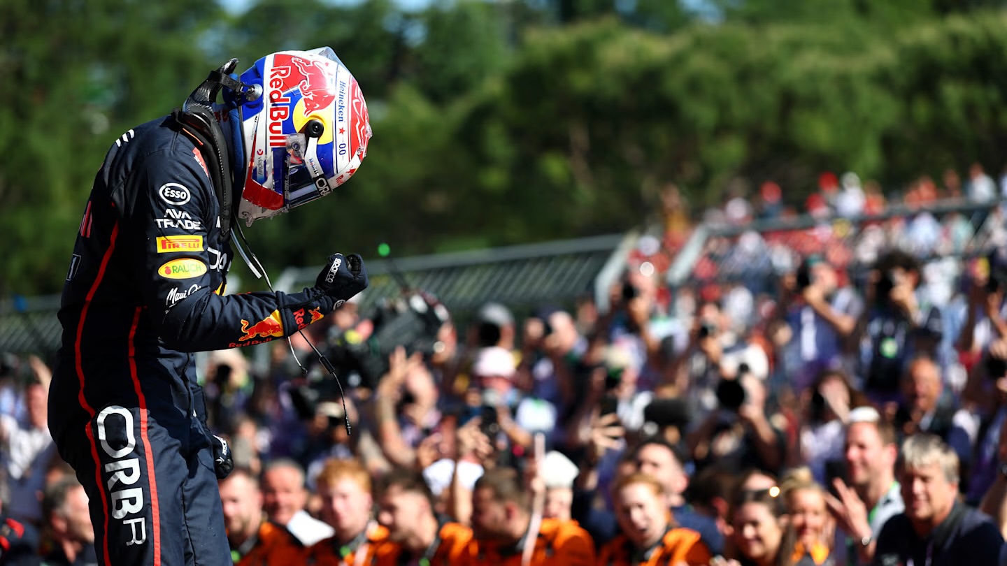 Verstappen arrasa con la victoria en un emocionante GP de Emilia-Romaña, por delante de Norris y Piastri