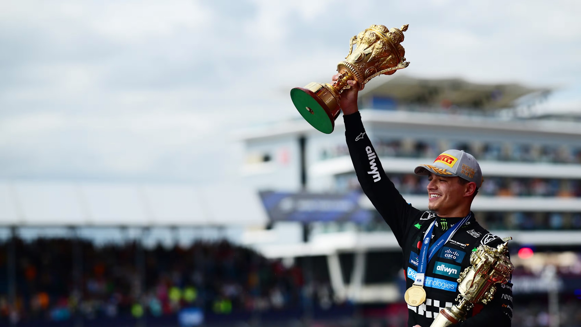 NORRIS CELEBRA UNA INCREÍBLE VICTORIA EN CASA EN SILVERSTONE TRAS UNA CARRERA “DE LO MÁS ESTRESANTE”